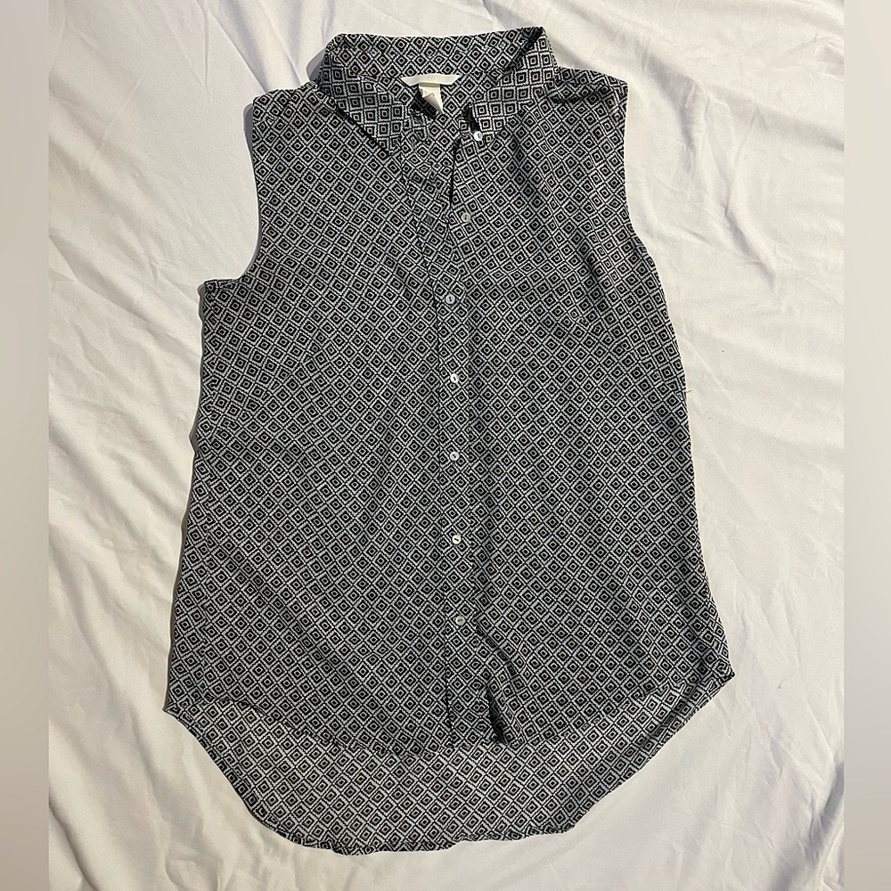 Sleeveless collared blue print top